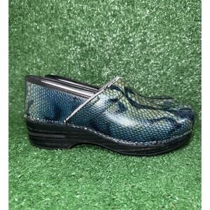 Dansko XP Embossed Clogs Size 40 Blue Green Floral Leather Slip-On Shoe US 9/9.5